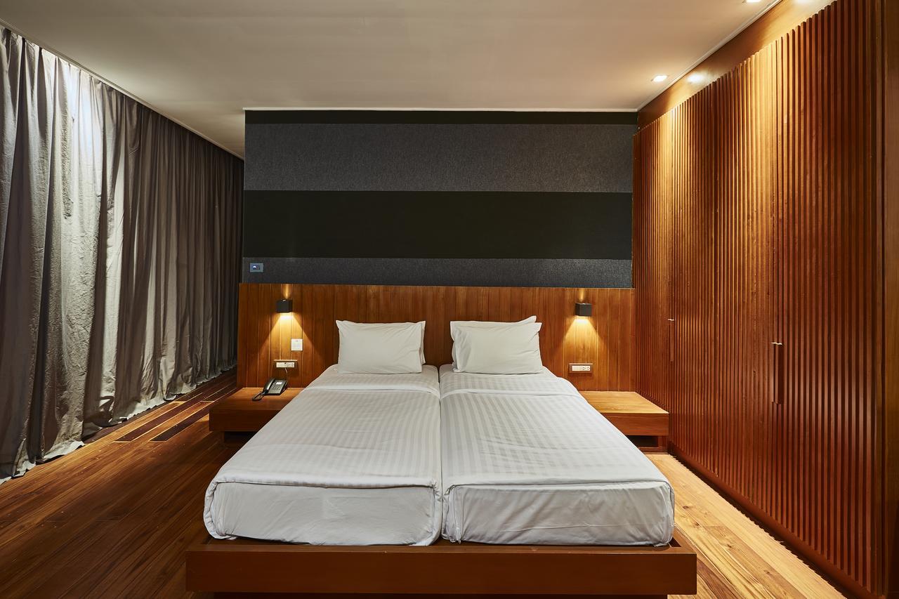 Luxx Langsuan Hotel - Sha Plus Бангкок Екстер'єр фото